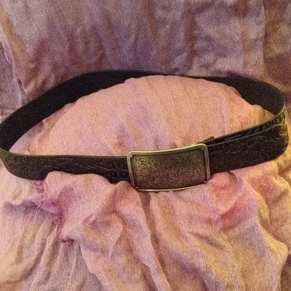 Black leather Fossil belt with large buckle